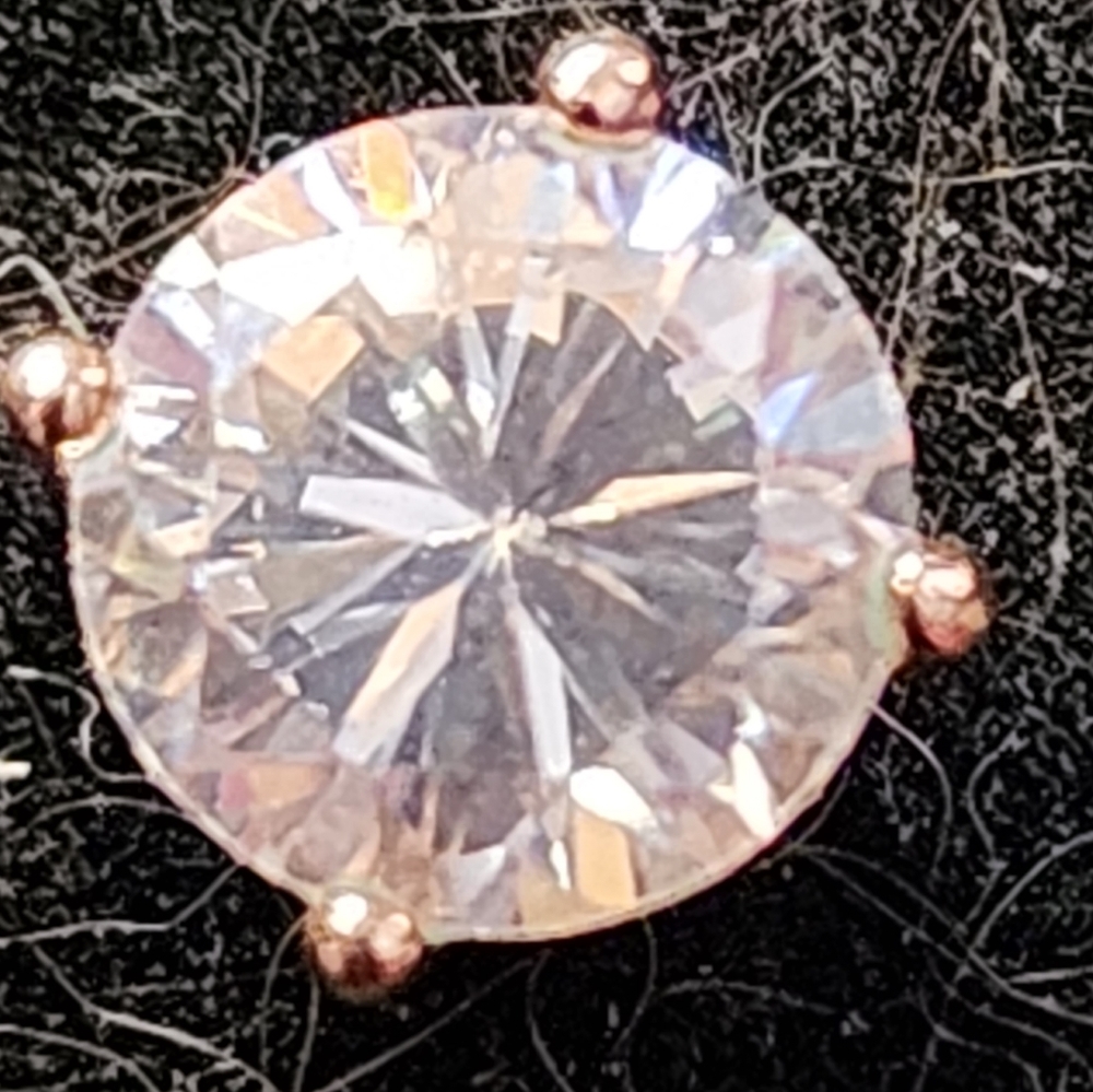 Single Round Brilliant Diamond earring 14k rose gold